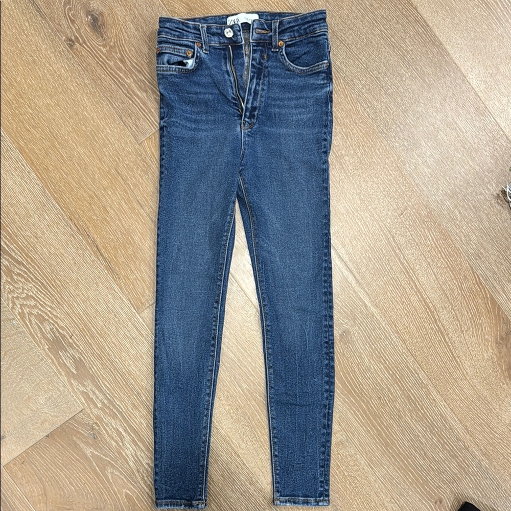 Zara Blue Skinny Jeans with Classic Denim Appeal